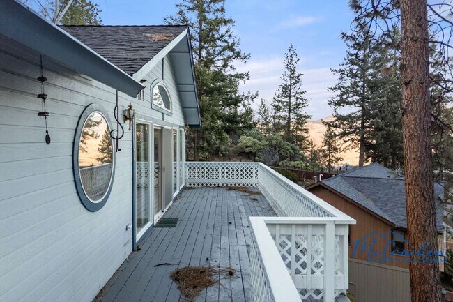 Foto del edificio - 525 Ashland Loop Rd