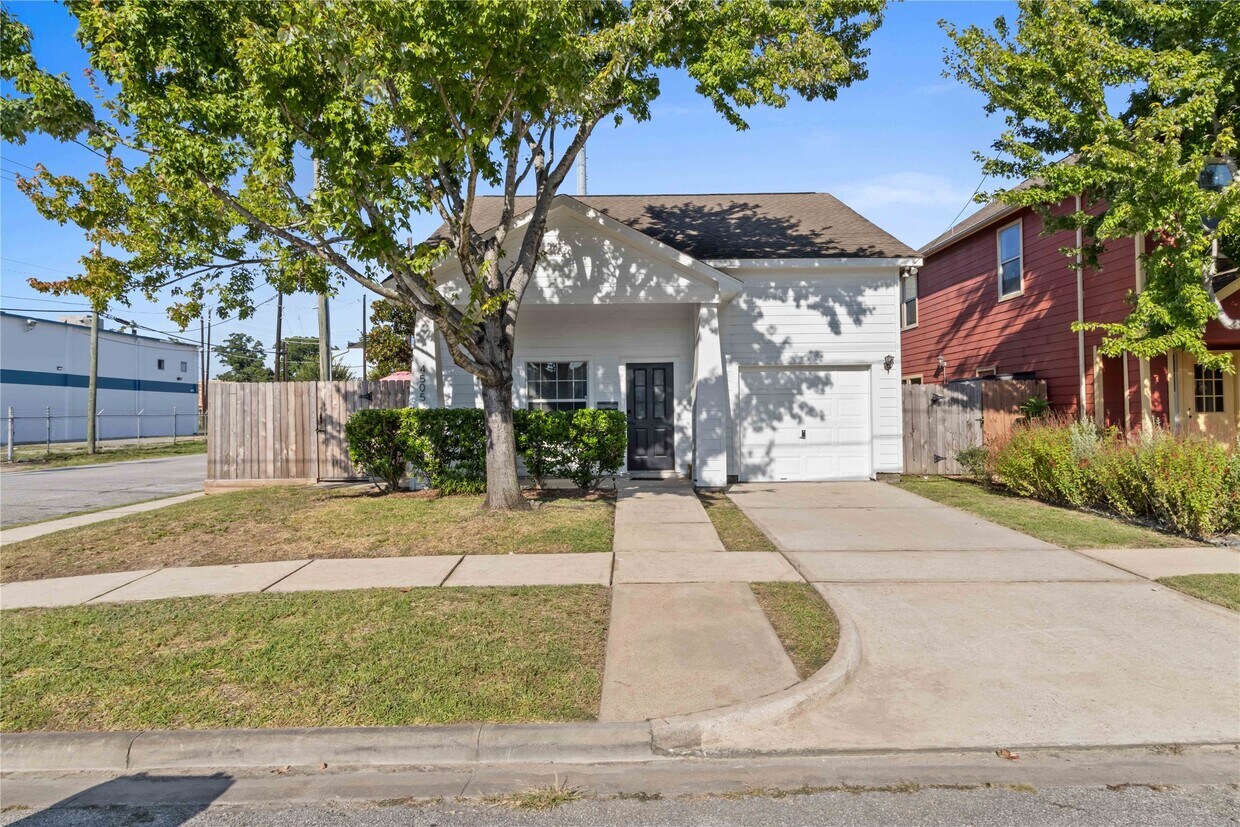 Foto principal - 4505 Gano St