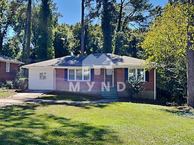 Foto del edificio - 1765 Mckenzie Dr