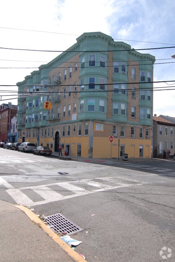 Foto del edificio - 332-334 Summer St