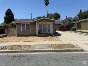 Building Photo - 674 Leff St