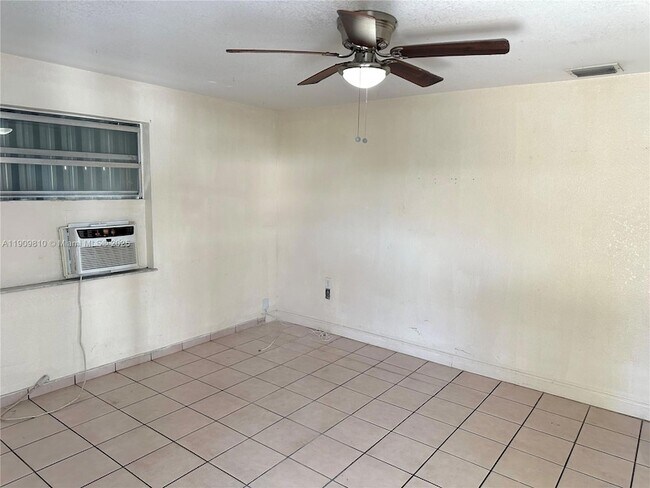 Foto del edificio - 4763 NW 3rd St