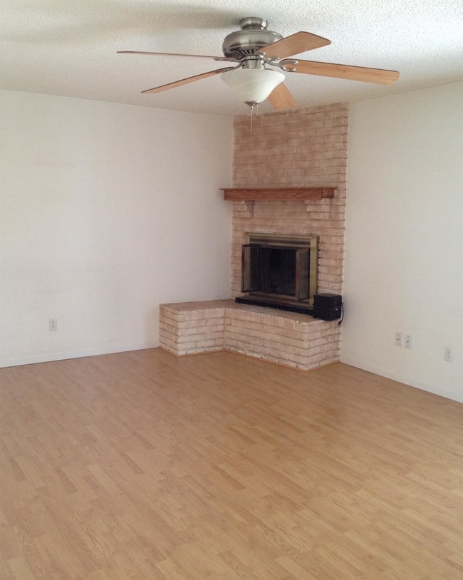 Building Photo - 1411 Hickory St