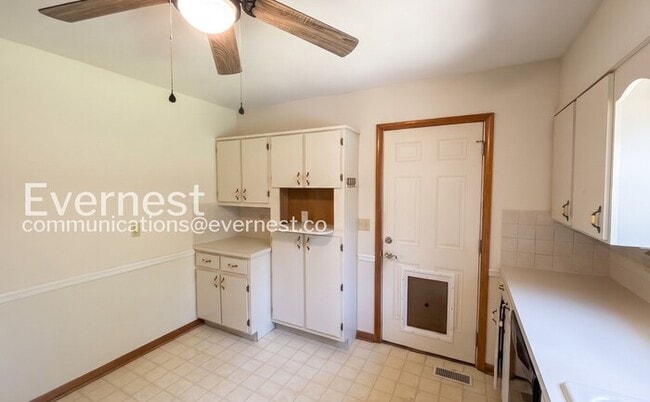 Building Photo - 1407 Cloverdale Cir