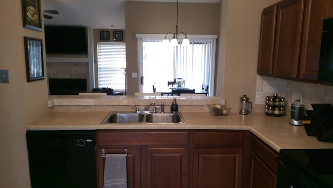 Building Photo - 303 Laurel Lea Dr