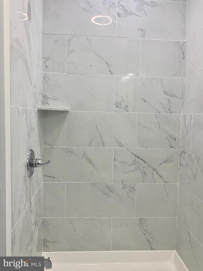 Foto del edificio - 328 N 62nd St