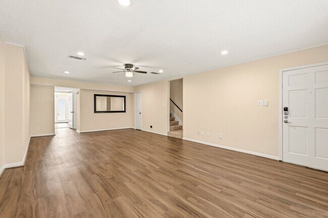 Foto del edificio - 496 N Post Oak Ln