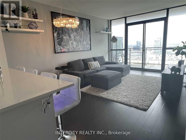 Photo du bâtiment - 2910 Hwy 7