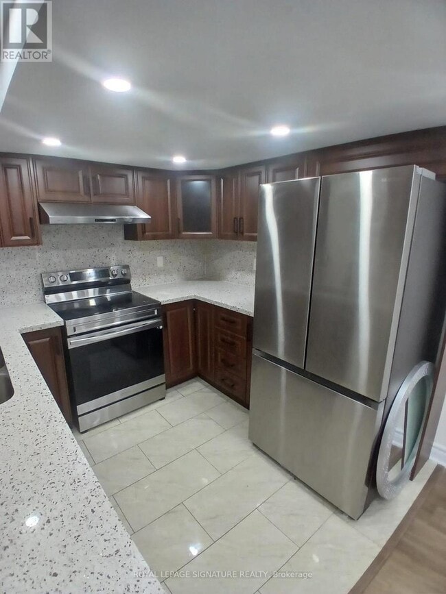 Building Photo - 87 Stockell Cres