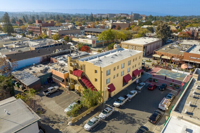 Contexto - 411 California Ave