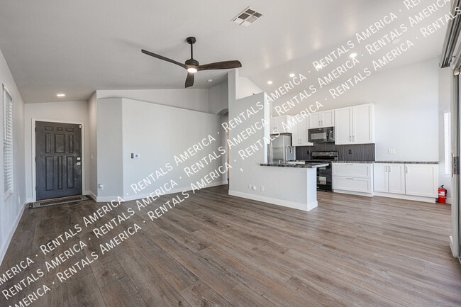 Building Photo - 1044 W Todd Dr