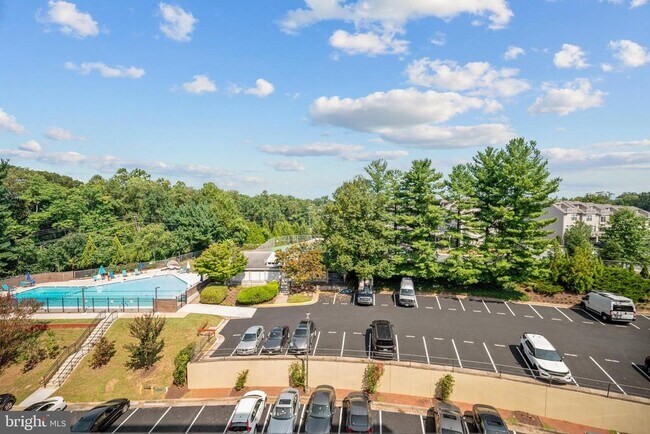 Foto del edificio - 3800 Powell Ln