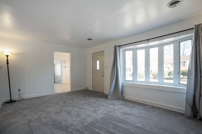 Foto del edificio - 7709 Ravine Dr