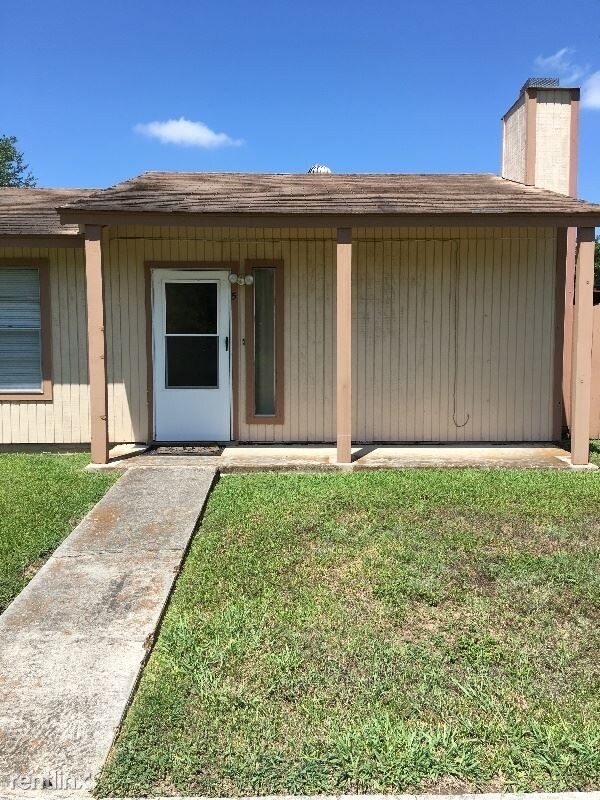 Building Photo - 1051 Country Club Dr