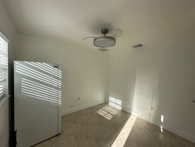 Building Photo - 9610 SW Grand Canal Dr
