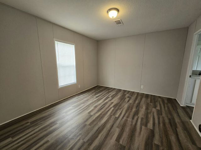 Building Photo - 1400 Banana Rd