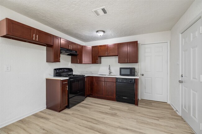 Foto del edificio - 5915 Beldart St