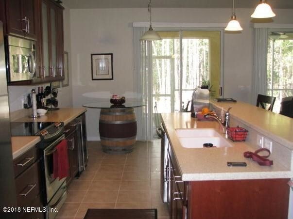 Foto del edificio - 14096 Mahogany Ave