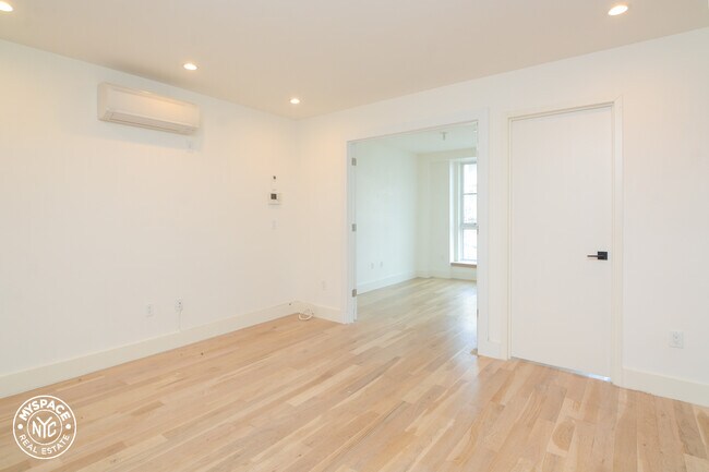 Foto del edificio - 830 St Johns Pl