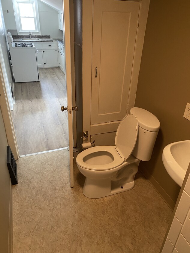 Bathroom - 12 Guilfoyle Ave