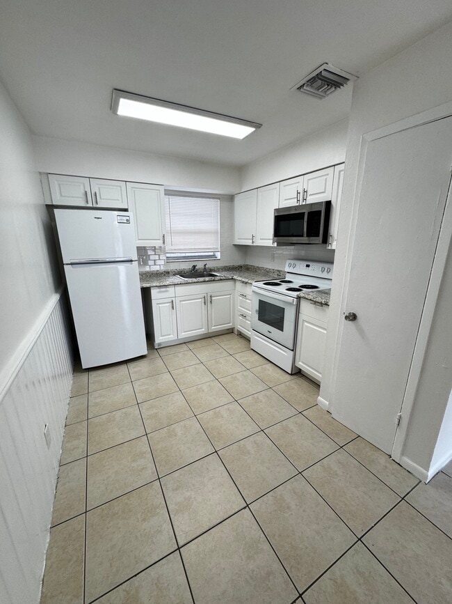 Building Photo - 3574 Saranac Ave