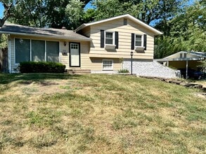 Building Photo - 512 NW Falk Dr