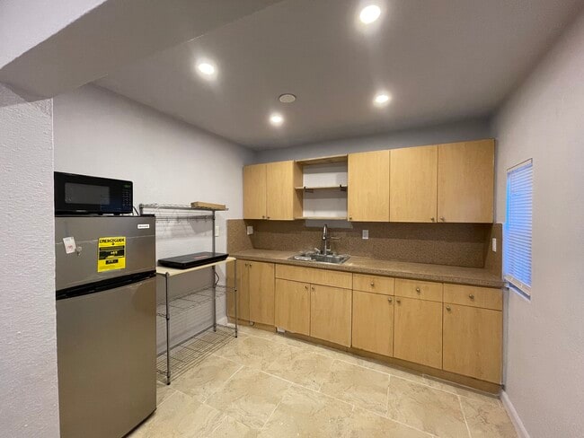 Building Photo - 305 Dunad Ave