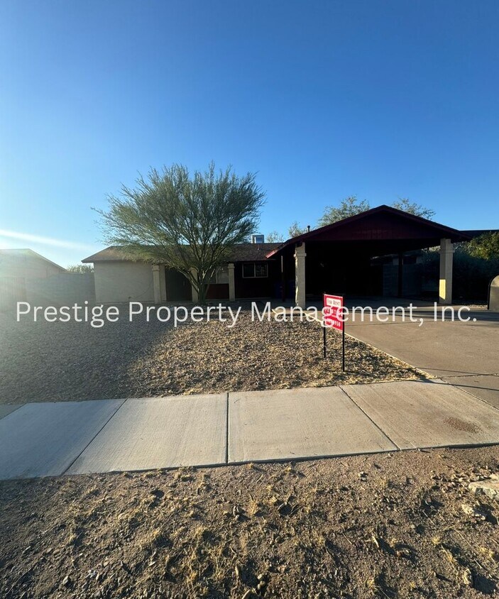 Foto principal - Charming Northwest Home With Fenced Yard