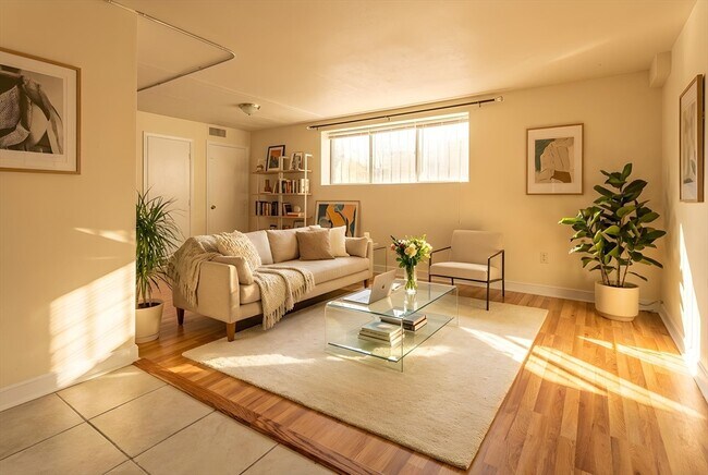 Foto del edificio - 120 Bradlee St