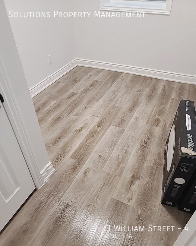 Building Photo - Stunning Two Bedroom Unit!