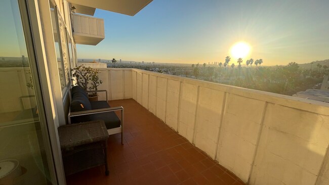 Foto del edificio - 7135 Hollywood Blvd