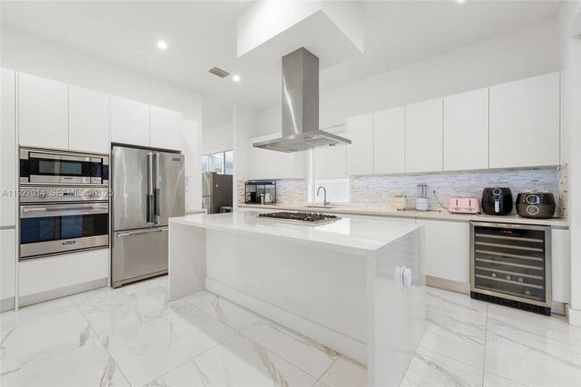 Building Photo - 7455 NW 103rd Pl