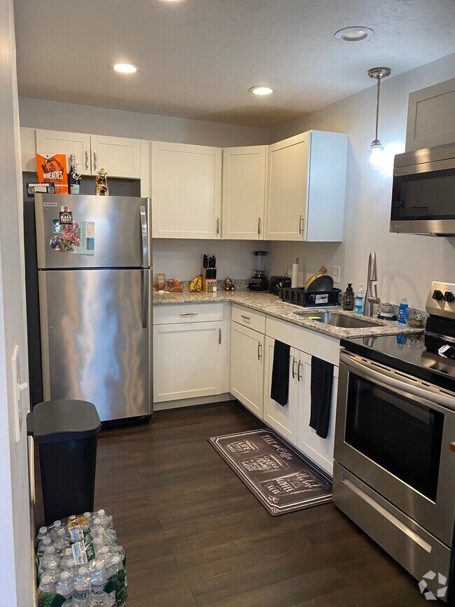 Apartments under 1,400 in Cumberland RI 2 Rentals