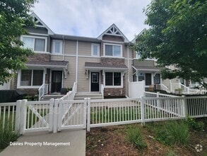 Building Photo - 415 Clareview Rd NW