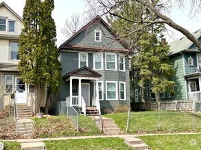 Building Photo - 715 E 6th St