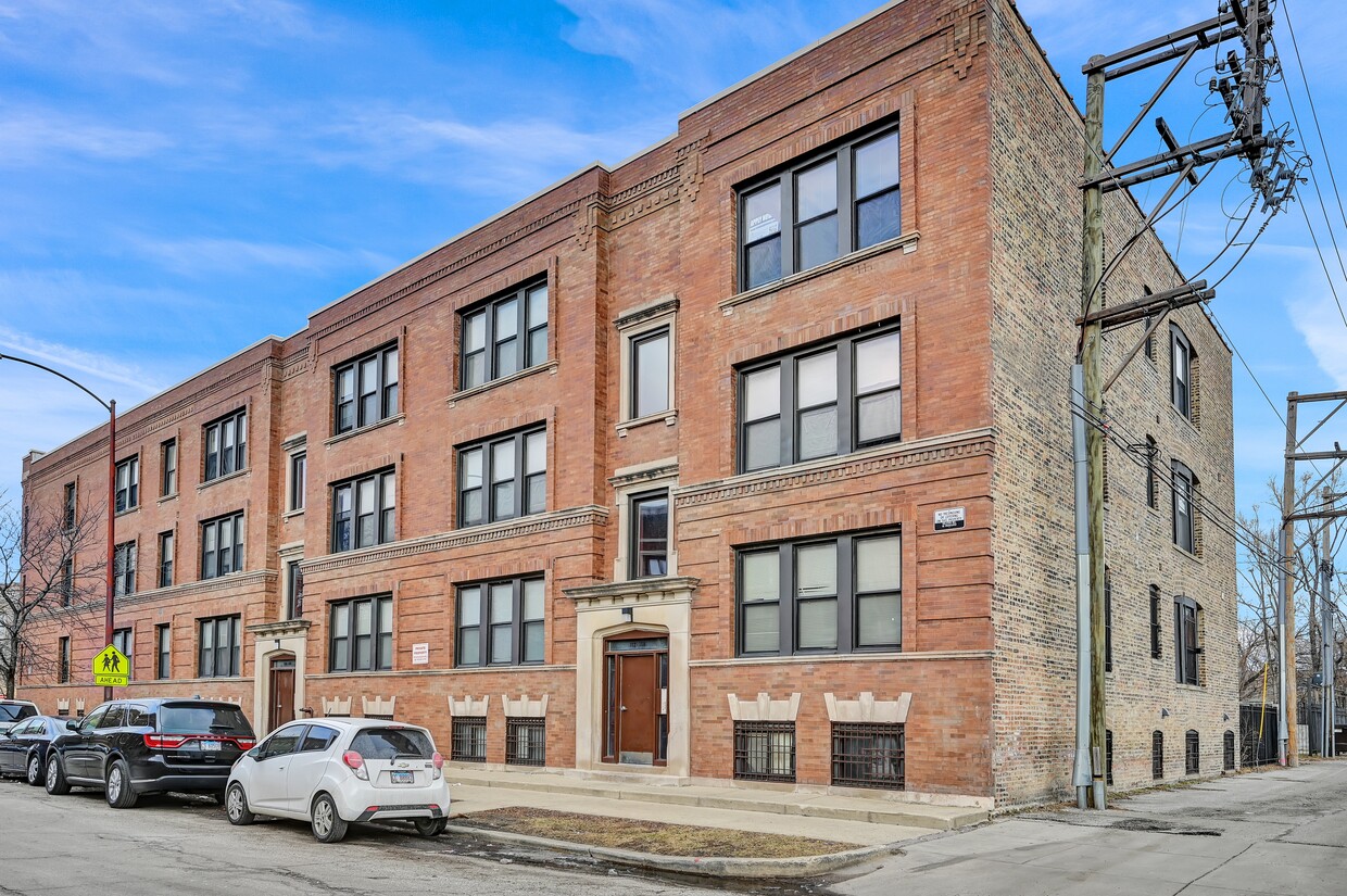 Primary Photo - 5751-59 S. Michigan