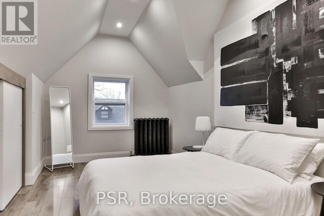 Building Photo - 264 Dovercourt Rd