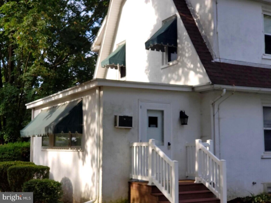 Primary Photo - 1207 W Newport Pike