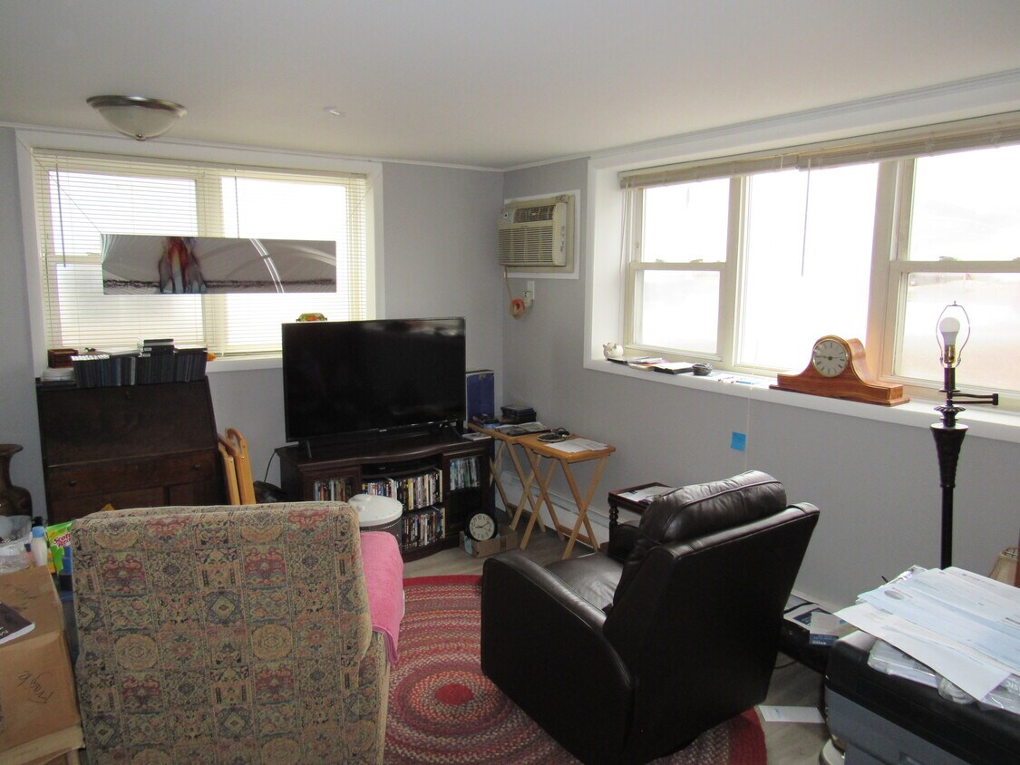 Primary Photo - 1217 4 1/2 St NW