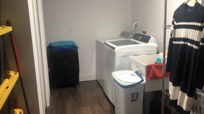 Photo du bâtiment - 33188 Brundige Ave