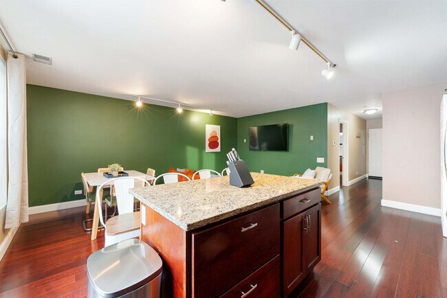 Foto del edificio - 1600 N Halsted St