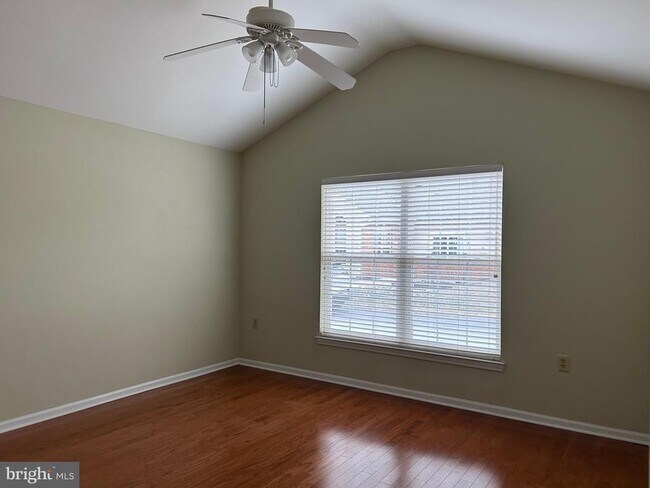 Foto del edificio - 88 Woolsey Ct