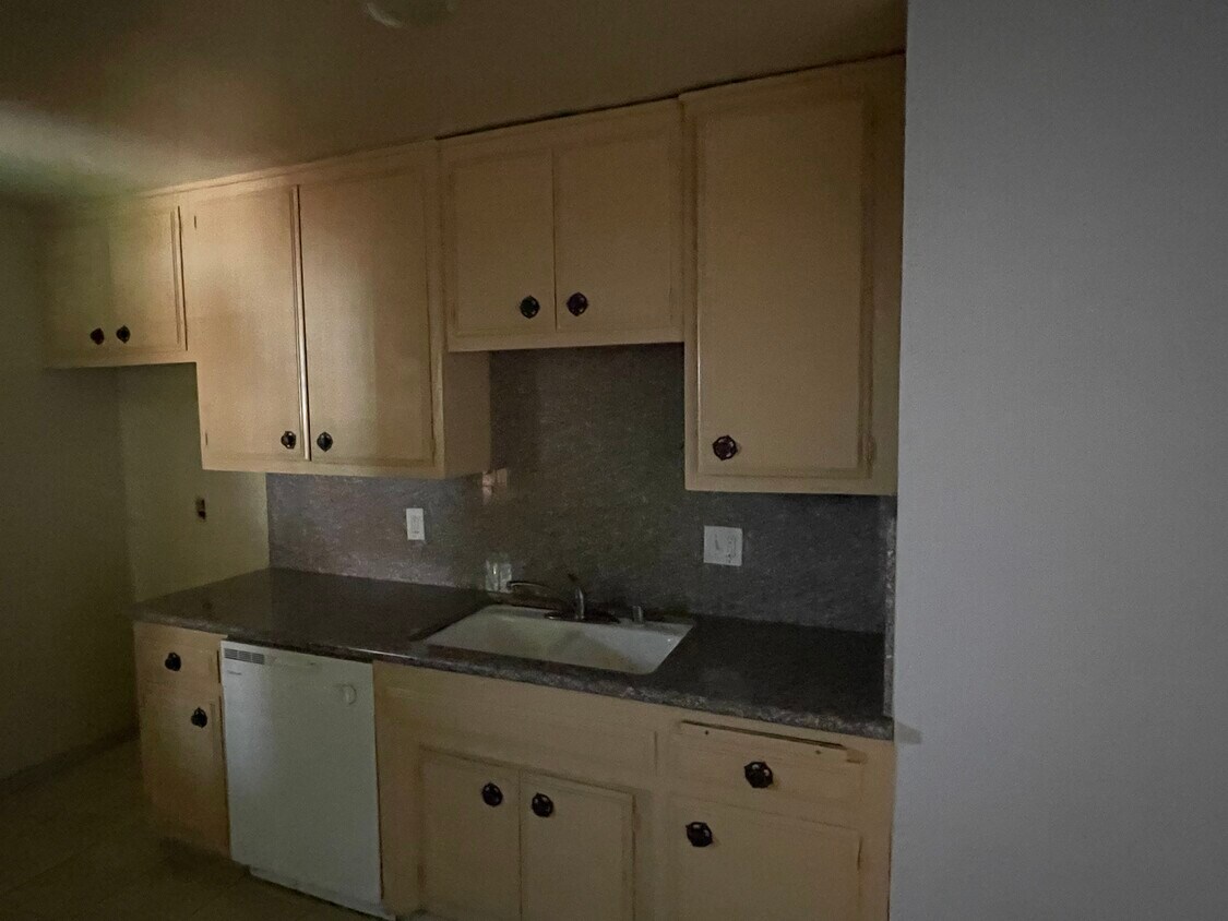 Foto principal - 10877 Palms Blvd