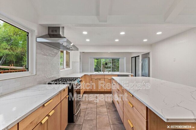 Foto del edificio - 4720 Talus Dr