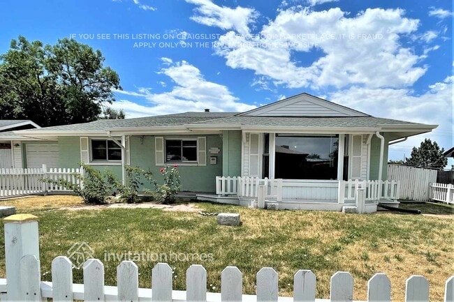 Building Photo - 820 Essex Dr