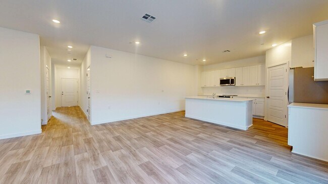 Foto del edificio - 4469 Buckingham Ave