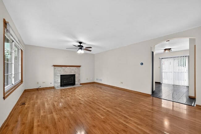 Building Photo - 1301 Brookfield Dr