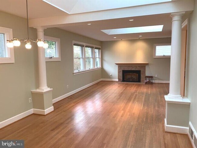 Foto del edificio - 7512 Arden Rd