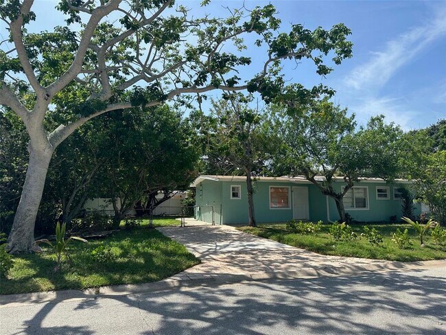 Foto del edificio - 7555 Magnolia Ave