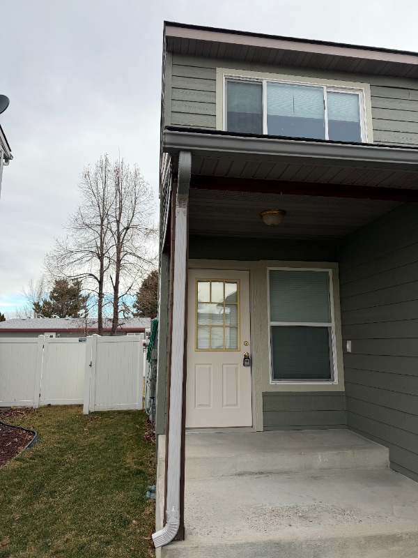 Building Photo - 1979 Greatview Dr